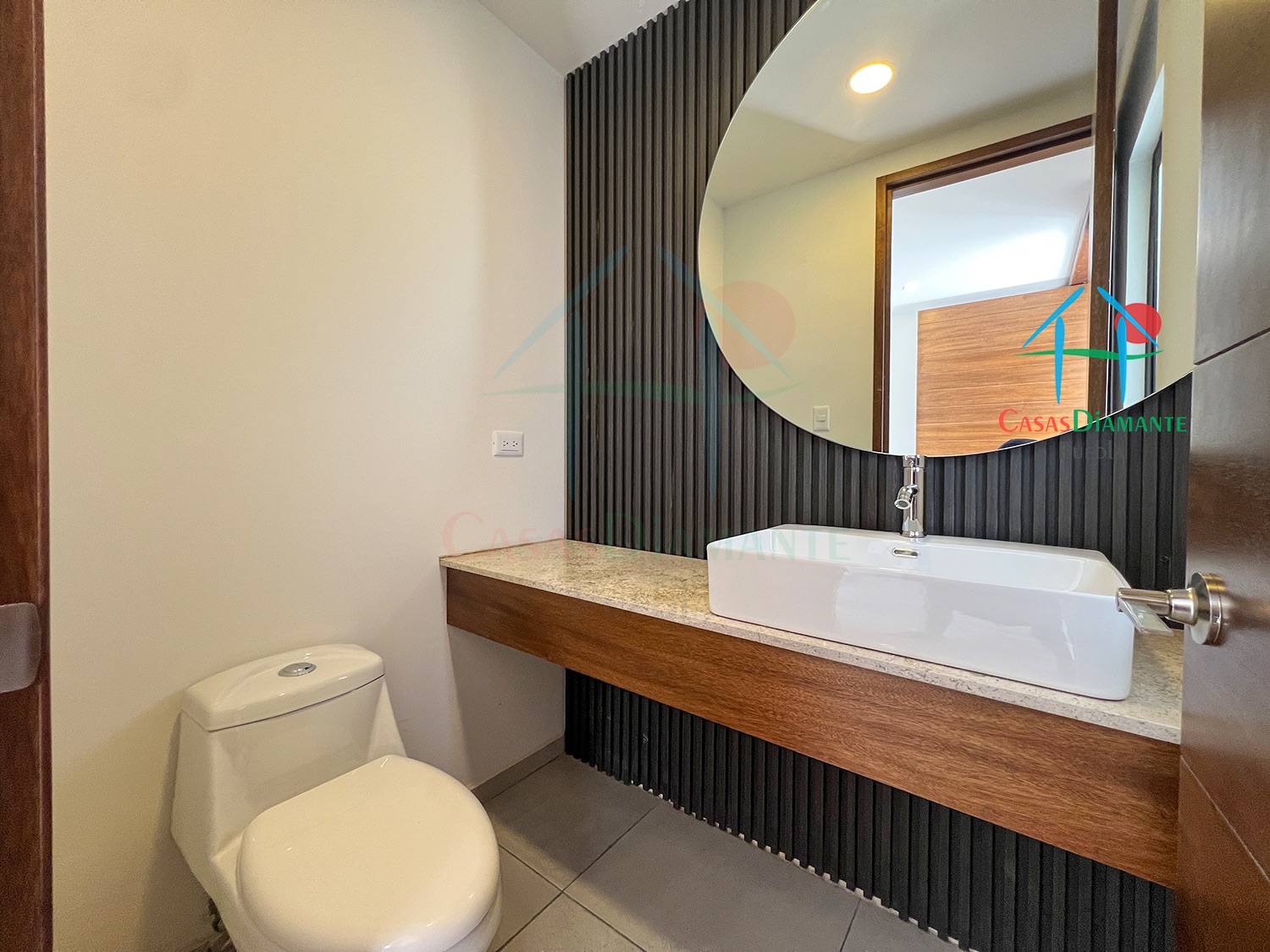 Parque Aguascalientes Casa Hugo EC - Baño de visitas 1